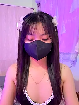 Snapshot of Maeve2k5 chatting on 10.05.25 Maeve2k5 online show from 10.05.25