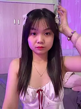 Snapshot of Maeve2k5 chatting on 10.06.25 Maeve2k5 online show from 10.06.25