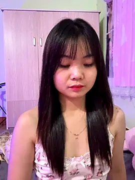 Snapshot of Maeve2k5 chatting on 10.08.25 Maeve2k5 online show from 10.08.25