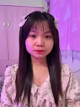 Snapshot of Maeve2k5 chatting on 10.10.25 Maeve2k5 online show from 10.10.25