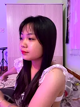 Snapshot of Maeve2k5 chatting on 10.12.25 Maeve2k5 online show from 10.12.25