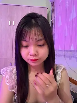 Snapshot of Maeve2k5 chatting on 10.14.25 Maeve2k5 online show from 10.14.25