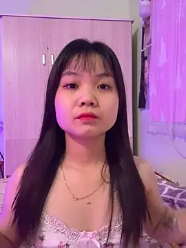 Snapshot of Maeve2k5 chatting on 10.17.25 Maeve2k5 online show from 10.17.25