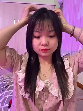 Snapshot of Maeve2k5 chatting on 10.18.25 Maeve2k5 online show from 10.18.25