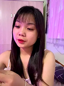 Snapshot of Maeve2k5 chatting on 10.19.25 Maeve2k5 online show from 10.19.25