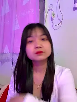 Snapshot of Maeve2k5 chatting on 10.23.25 Maeve2k5 online show from 10.23.25