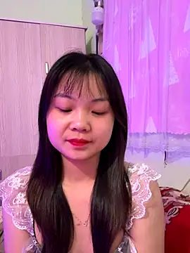 Snapshot of Maeve2k5 chatting on 10.25.25 Maeve2k5 online show from 10.25.25