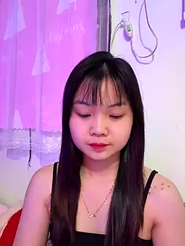 Snapshot of Maeve2k5 chatting on 10.26.25 Maeve2k5 online show from 10.26.25