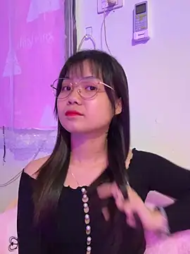 Snapshot of Maeve2k5 chatting on 10.29.25 Maeve2k5 online show from 10.29.25