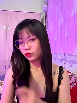 Snapshot of Maeve2k5 chatting on 10.30.25 Maeve2k5 online show from 10.30.25