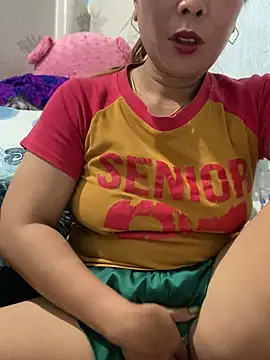 Snapshot of Linaannn chatting on 02.21.25 Linaannn online show from 02.21.25