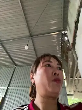 Snapshot of Linaannn chatting on 02.28.25 Linaannn online show from 02.28.25