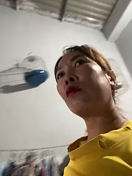 Snapshot of Linaannn chatting on 03.14.25 Linaannn online show from 03.14.25