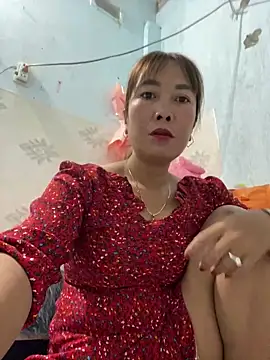 Snapshot of Linaannn chatting on 03.18.25 Linaannn online show from 03.18.25