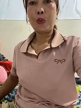 Snapshot of Linaannn chatting on 09.11.25 Linaannn online show from 09.11.25