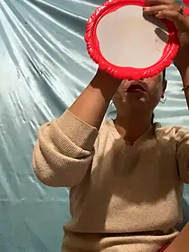 Snapshot of Linaannn chatting on 09.27.25 Linaannn online show from 09.27.25