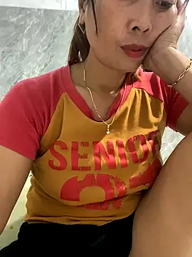 Snapshot of Linaannn chatting on 09.28.25 Linaannn online show from 09.28.25