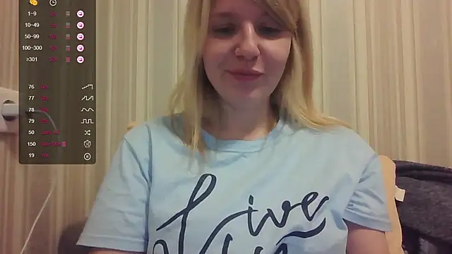 Snapshot of urbadkitty chatting on 10.04.25 urbadkitty online show from 10.04.25