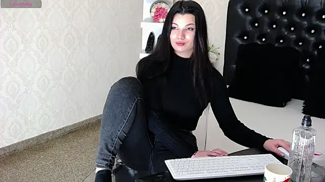 Snapshot of Allisonn223 chatting on 12.28.24 Allisonn223 online show from 12.28.24