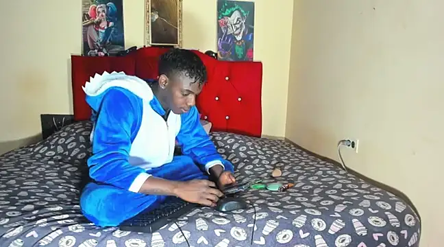 blackWhite hot online show from 01.24.25