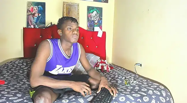 blackWhite hot online show from 02.04.25