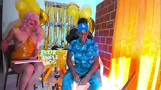 Snapshot of blackWhite_hot chatting on 11.21.25 blackWhite hot online show from 11.21.25