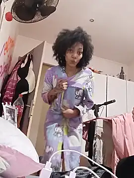 Laanegraofficial  online show from 02.15.25