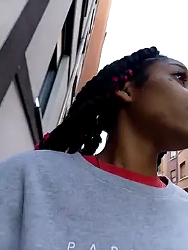 Laanegraofficial  online show from 09.10.25