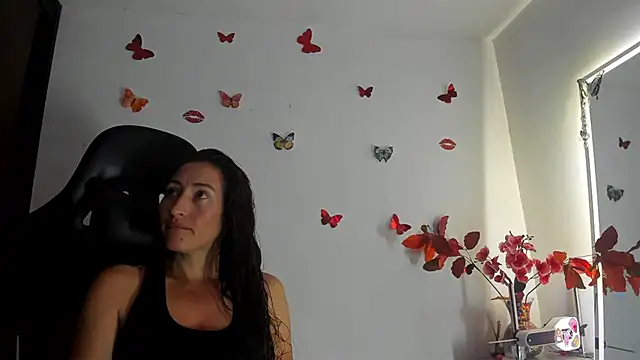 Snapshot of avatomas_02 chatting on 02.23.25 avatomas 02 online show from 02.23.25
