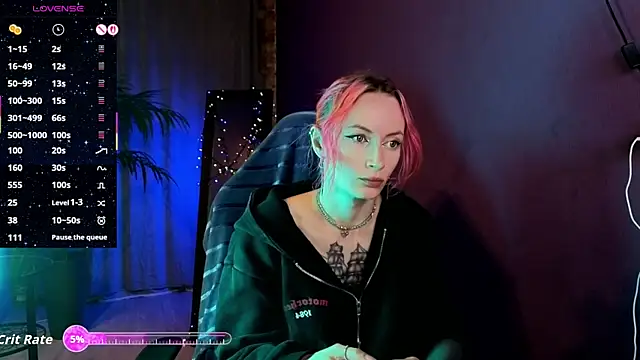 Snapshot of _HelenCarter chatting on 06.23.26 HelenCarter online show from 06.23.26