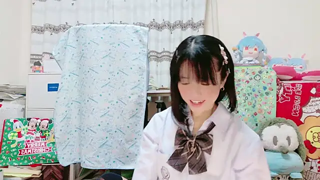 Snapshot of renapiyon8182 chatting on 02.15.25 renapiyon8182 online show from 02.15.25