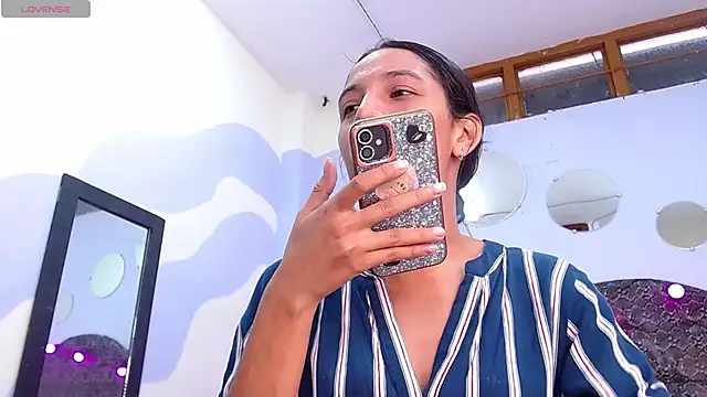 Snapshot of Lina10 chatting on 01.20.25 Lina10 online show from 01.20.25