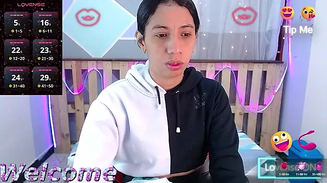 Snapshot of Lina10 chatting on 01.28.25 Lina10 online show from 01.28.25