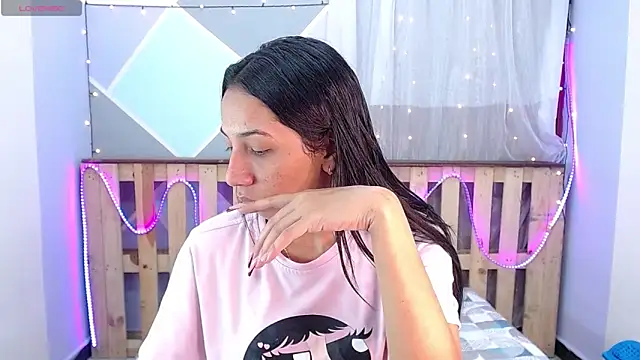 Snapshot of Lina10 chatting on 02.17.25 Lina10 online show from 02.17.25