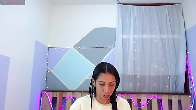 Snapshot of Lina10 chatting on 02.18.25 Lina10 online show from 02.18.25