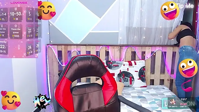 Snapshot of Lina10 chatting on 02.19.25 Lina10 online show from 02.19.25