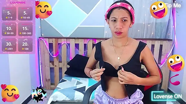 Snapshot of Lina10 chatting on 03.11.25 Lina10 online show from 03.11.25