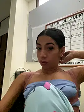 Snapshot of Lina10 chatting on 09.13.25 Lina10 online show from 09.13.25