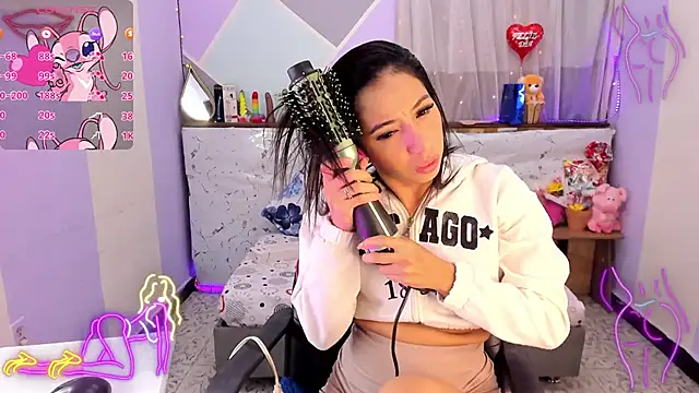 Snapshot of Lina10 chatting on 10.03.25 Lina10 online show from 10.03.25