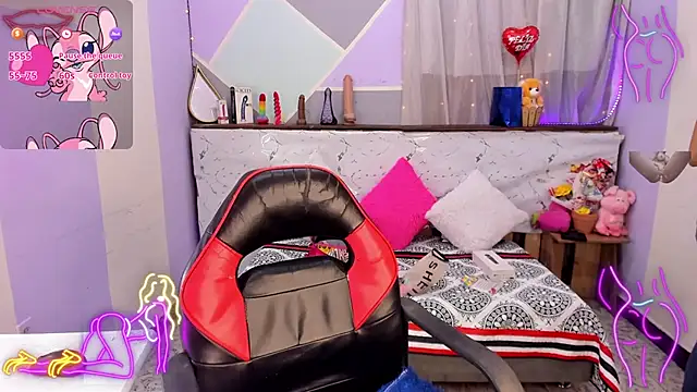 Snapshot of Lina10 chatting on 10.18.25 Lina10 online show from 10.18.25