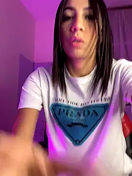 Snapshot of Lina10 chatting on 10.25.25 Lina10 online show from 10.25.25