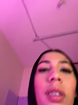 Snapshot of Lina10 chatting on 10.28.25 Lina10 online show from 10.28.25