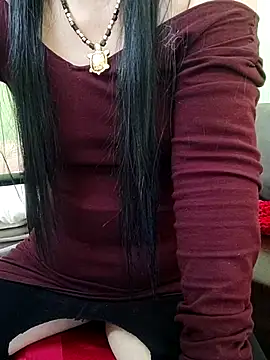 Snapshot of Hangem111 chatting on 12.18.25 Hangem111 online show from 12.18.25