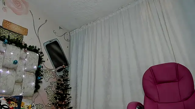 EMMA SWEETT1 online show from 12.14.24