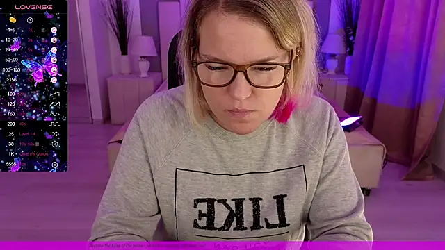 EVAshinyGIRL online show from 01.05.25