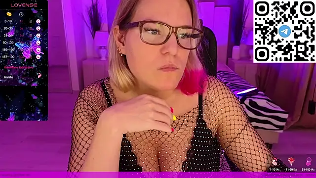 EVAshinyGIRL online show from 02.08.25