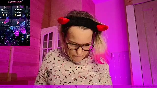 EVAshinyGIRL online show from 03.09.25