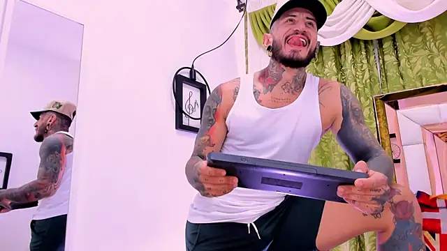 dilan scootk  online show from 11.25.25