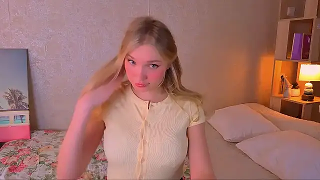 Snapshot of BoysLoveBlondee chatting on 02.18.26 BoysLoveBlondee online show from 02.18.26