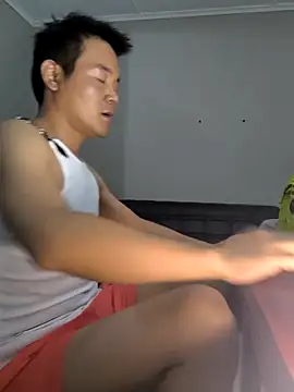 kisstoyousoon2024 online show from 09.18.25